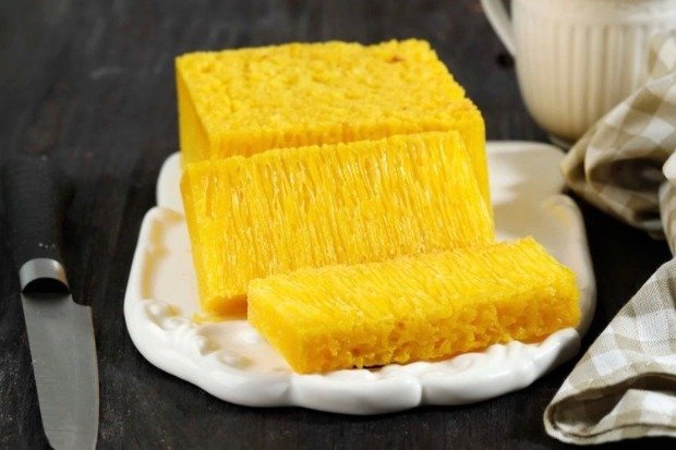 Ciri Khas dan Proses Pembuatan Bika Ambon