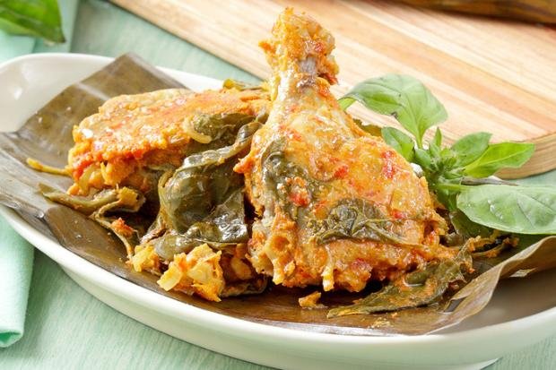 Pepes ayam kemangi dengan aroma daun kemangi