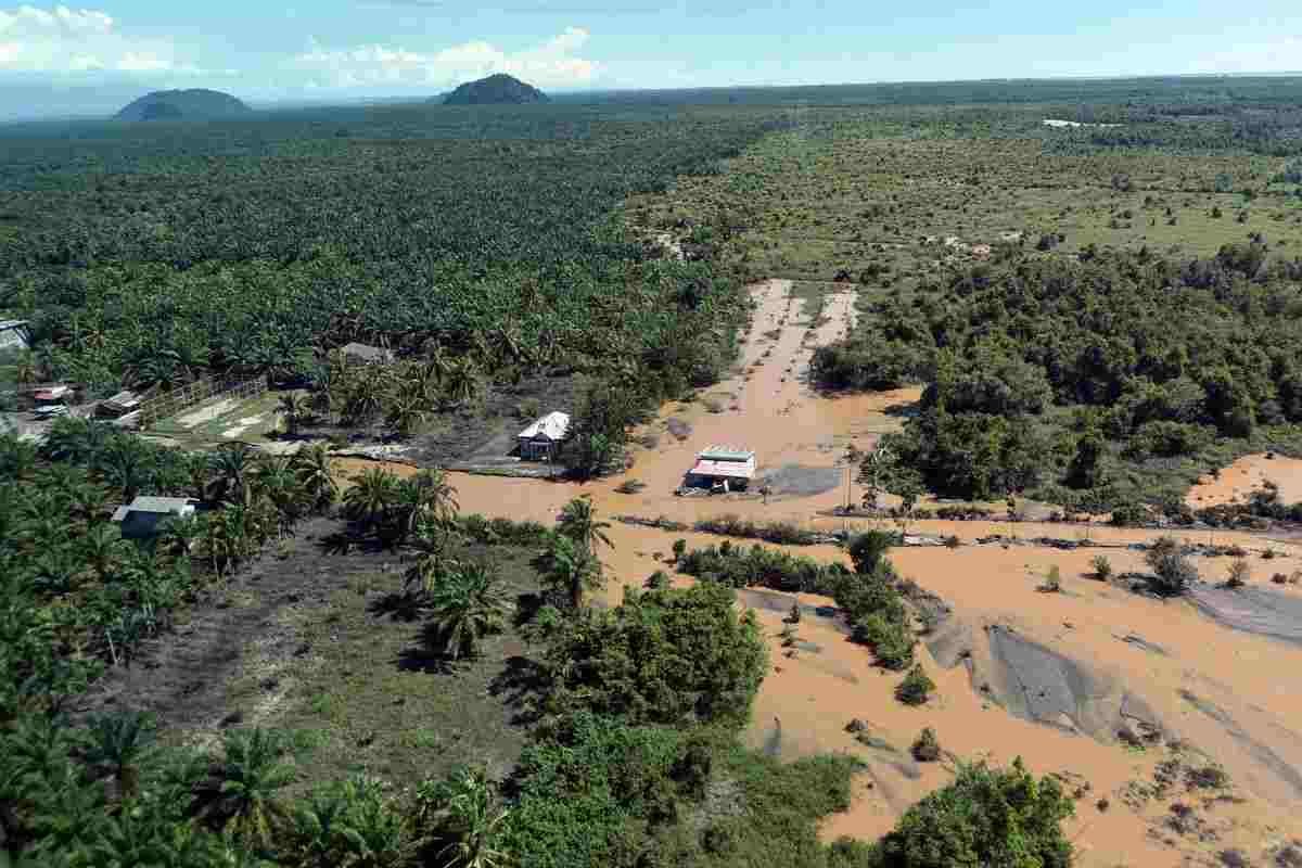 Bencana Sumatera 2025 Bencana Banjir dan Longsor di Sumatra Menjadi Sorotan Nasional dan Viral di Media Sosial