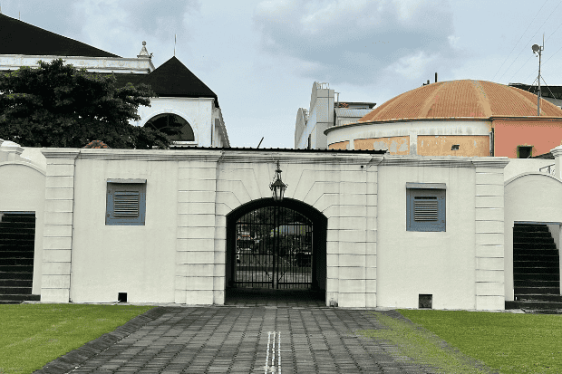 Lokasi Strategis yang Menyatu dengan Kota