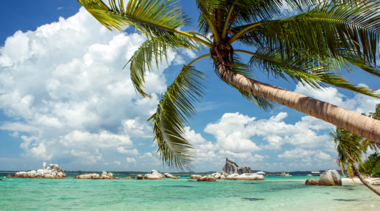 Lupakan Bali Sejenak! Ini Alasan Kenapa Pantai di Pangkal Pinang Wajib Masuk Bucket List Kamu