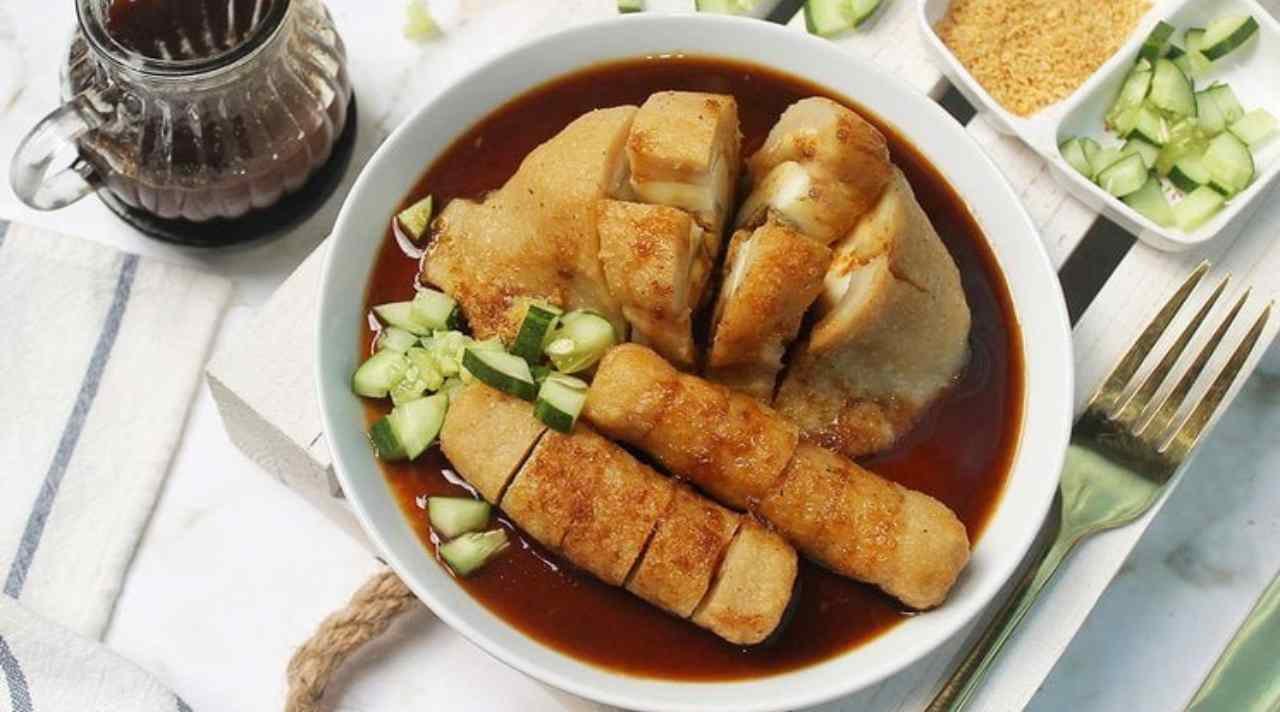 Pempek Palembang sebagai Ikon Kuliner Tradisional Indonesia