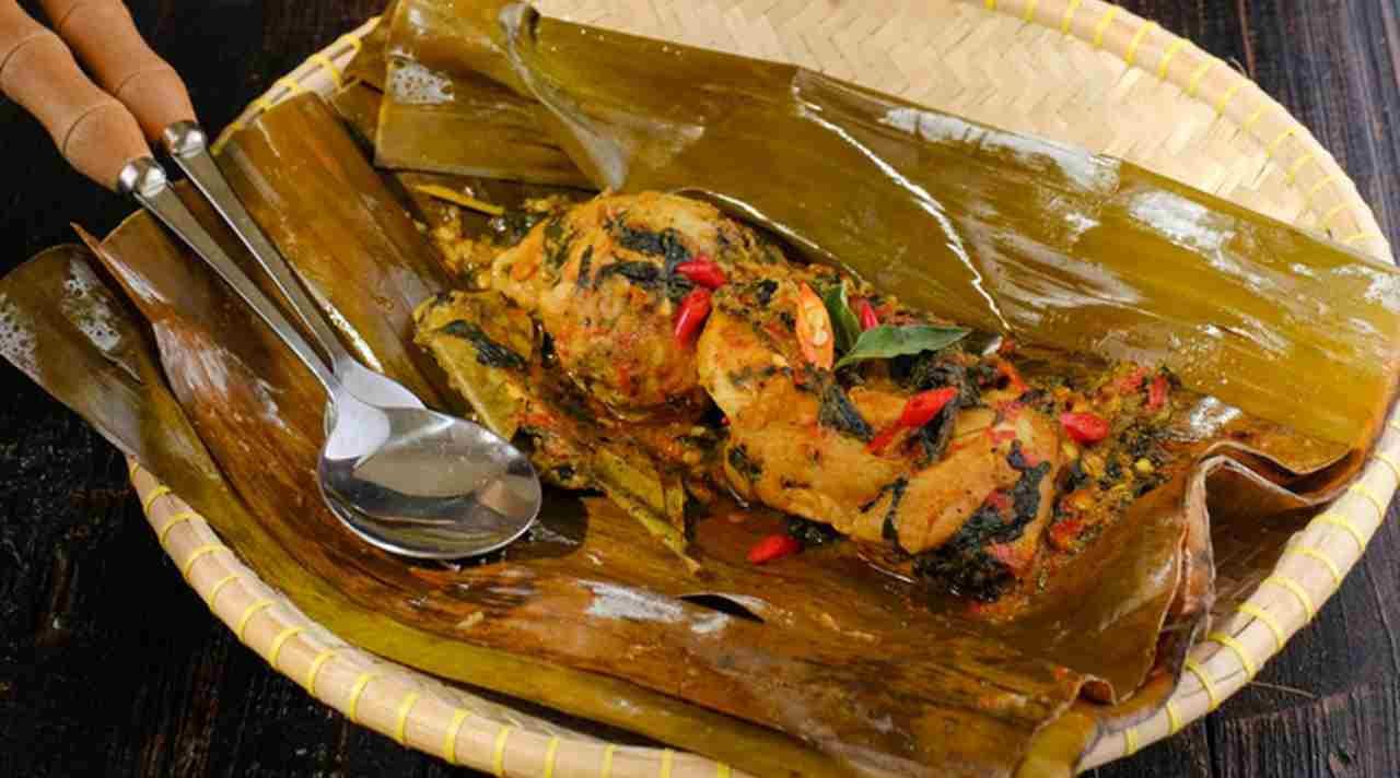 Pepes Ayam Daun Kemangi Khas Sunda, Lezat, Harum, dan Menggugah Selera